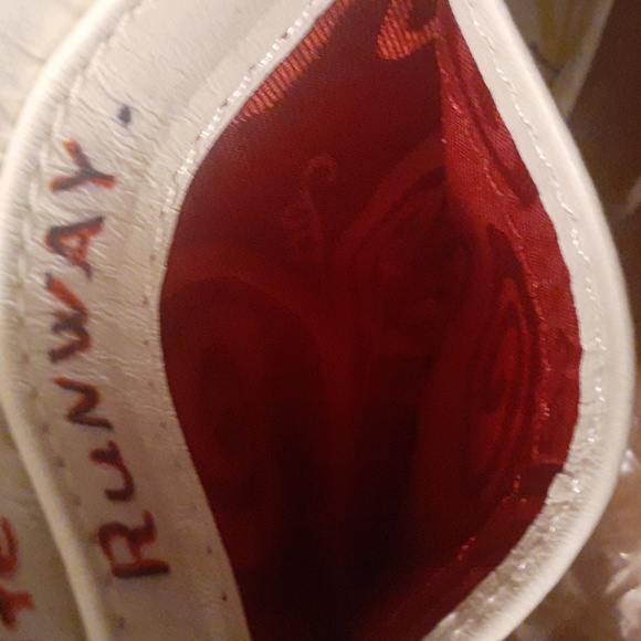 BRIGHTON LEATHER CARD HOLDER NWOT - Picture 6 of 11